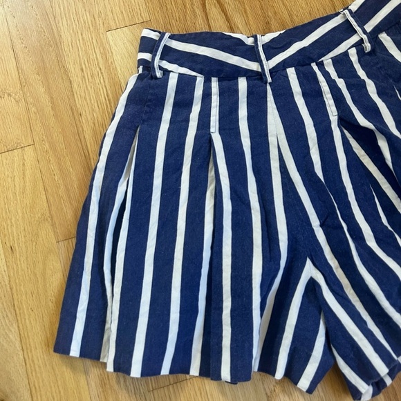ALICE + OLIVIA scarlet striped pleated tailored shorts linen blend size 4 - Picture 11 of 11